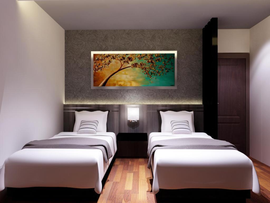 Neotel Hotel City Centre Tanjung Redep Exterior photo