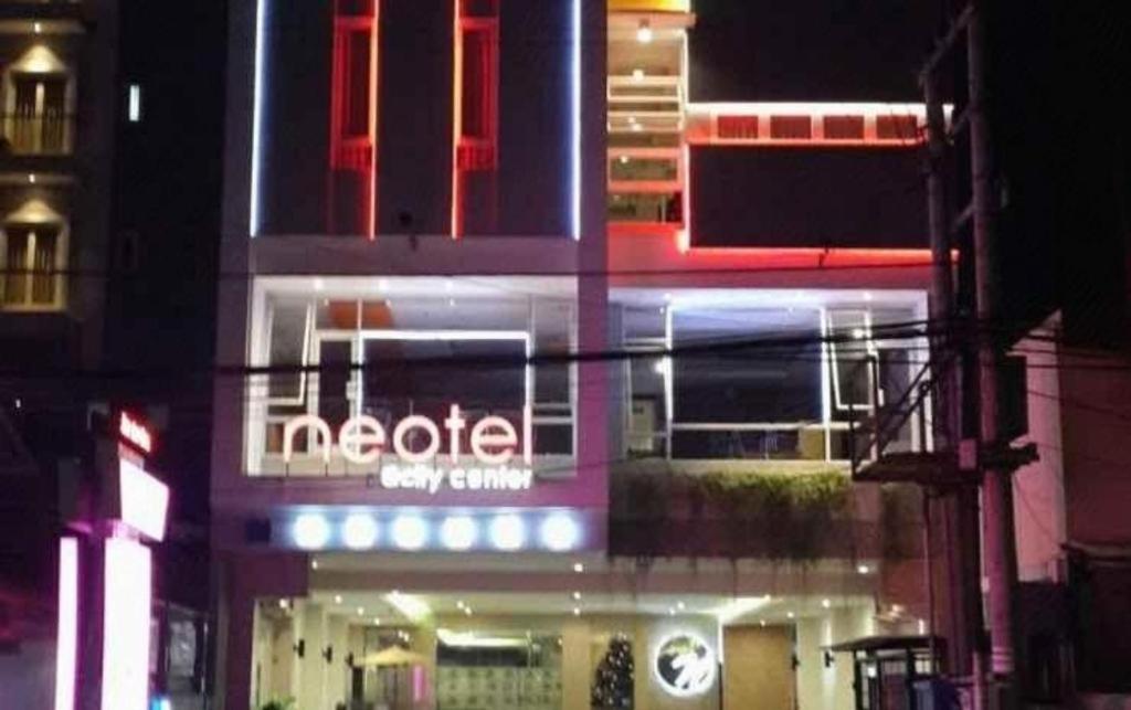 Neotel Hotel City Centre Tanjung Redep Exterior photo