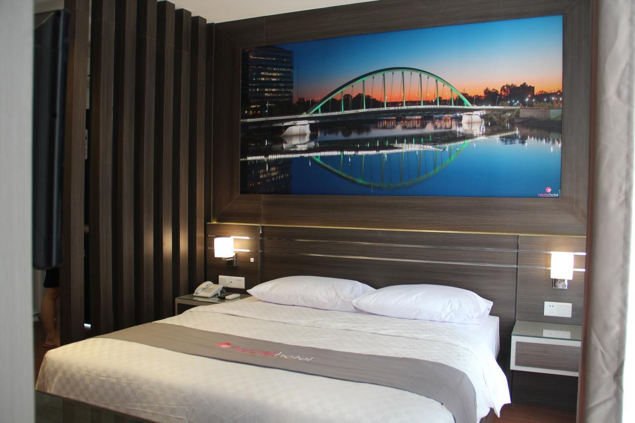 Neotel Hotel City Centre Tanjung Redep Exterior photo